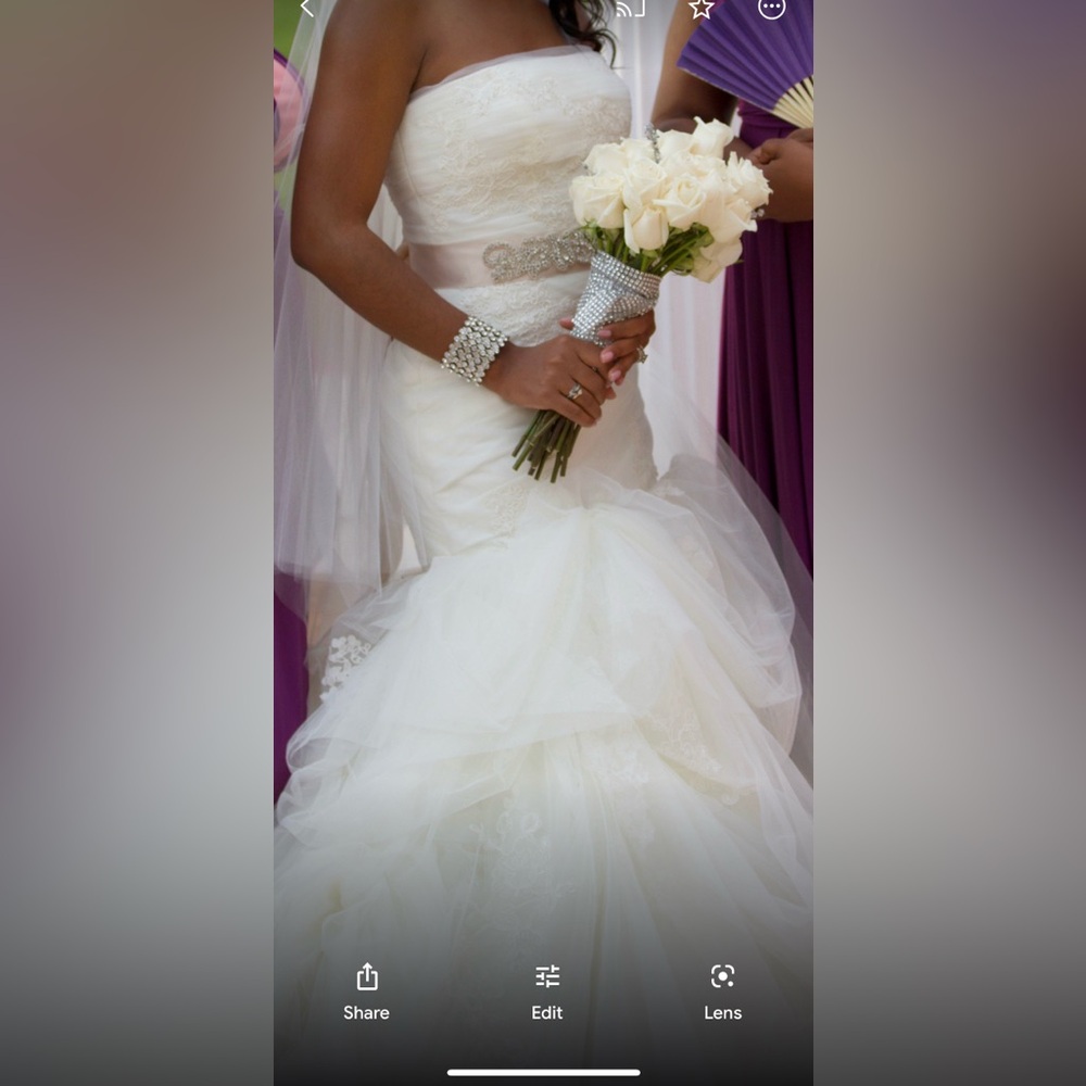 Wedding dress - Picture 2 of 3
